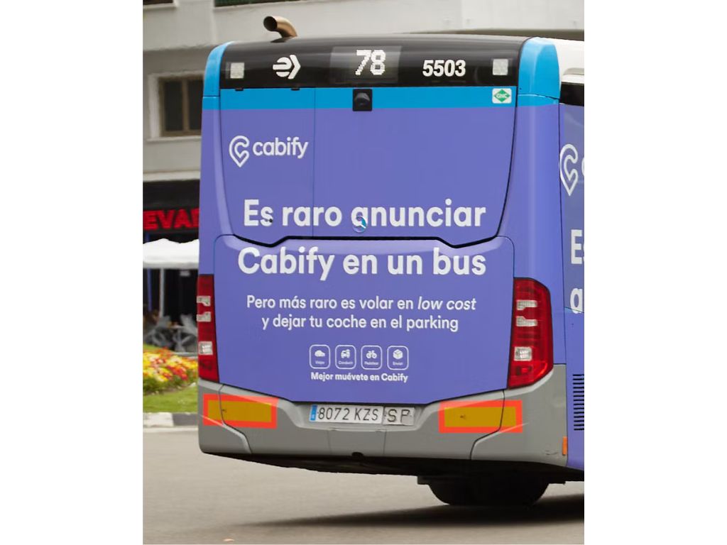Autobus promocinando Cabify